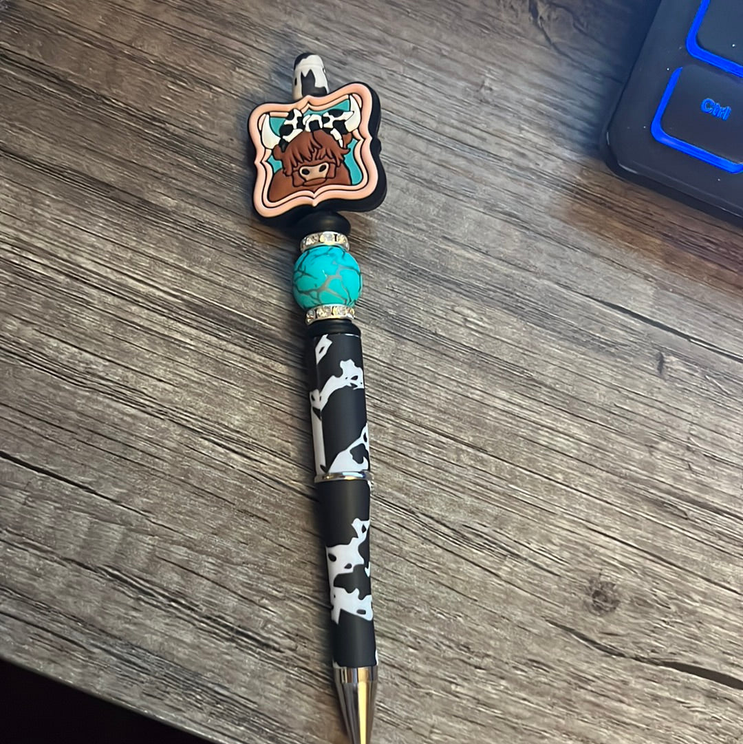 Highland Cow with Bow Pen