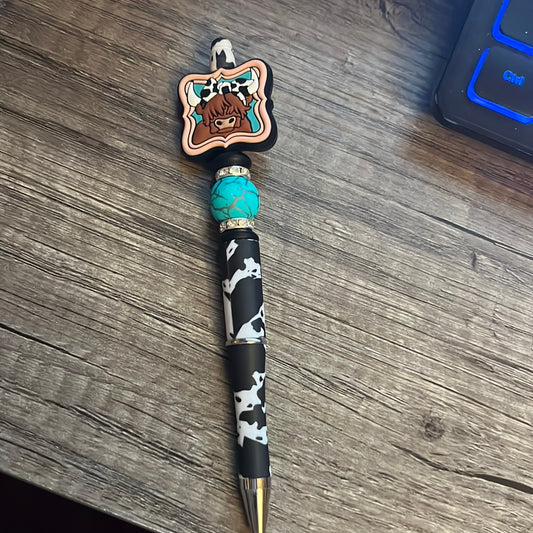 Highland Cow with Bow Pen